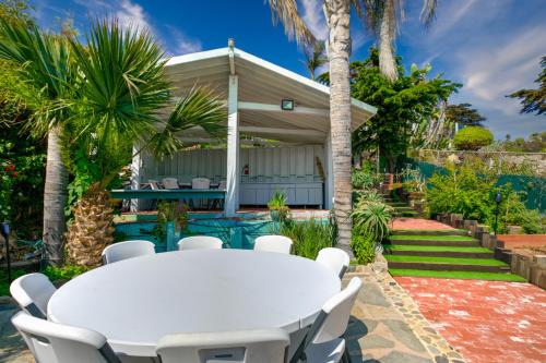Pacific Coast Charmer in Malibu, USA