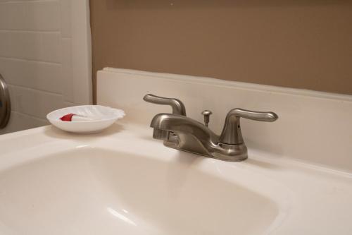 Inn on the Hudson - image 10