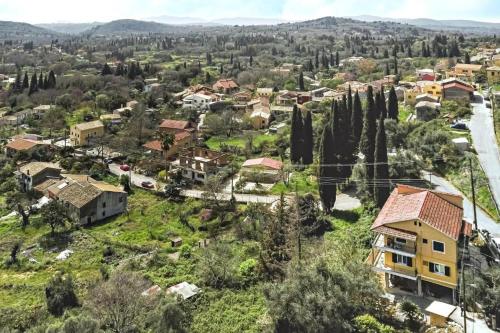  Pame Yianni! 2BD Cozy apartment in Ano Korakiana in Áno Korakiána