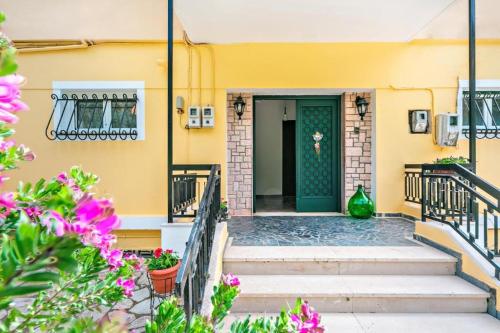  Pame Yianni! 2BD Cozy apartment in Ano Korakiana in Áno Korakiána