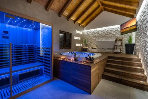 New! Promina luxury villa with 72sqm Heated Pool, Jacuzzi, Infrared Sauna, Tennis court, Media room in Bogatić
