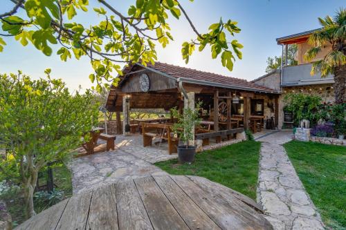 Удобства, New! Promina luxury villa with 72sqm Heated Pool, Jacuzzi, Infrared Sauna, Tennis court, Media room in Bogatić