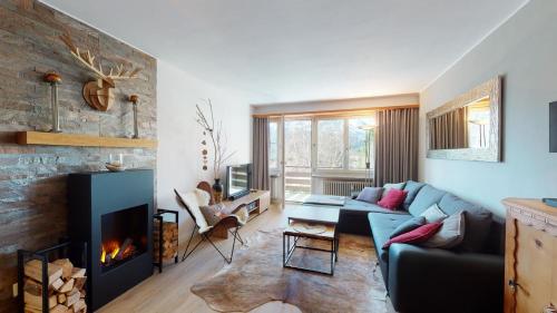 Apartment with Mountain View