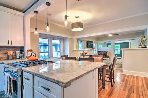 Bright St Petersburg Home with Pergola and Garden in St Petersburg, USA