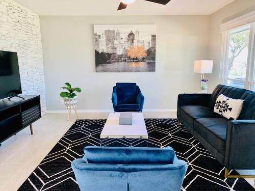 Blue-Door @Maywood - Modern Spaces in San Antonio, USA