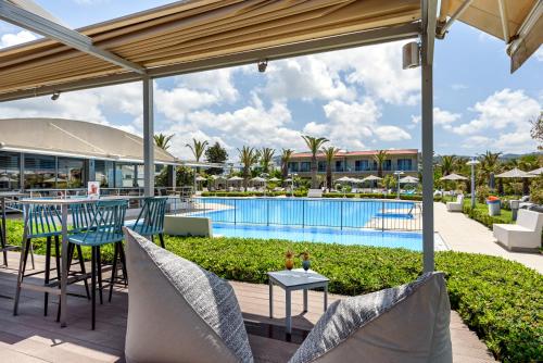 Marinos Beach Hotel - image 8