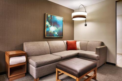 King Suite with Roll-In Shower - Disability Access