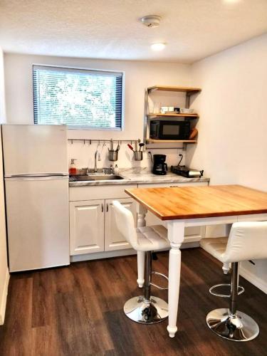 Two Fully Equipped Apartments and a Studio 5 miles from the beach in Bay Pines