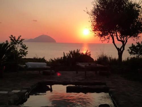 Villa La Vigna - Nella baia di Pollara, incantevole con piscina gîte à louer Sicily