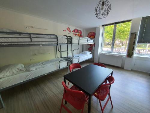 Dutchies Hostel - image 2