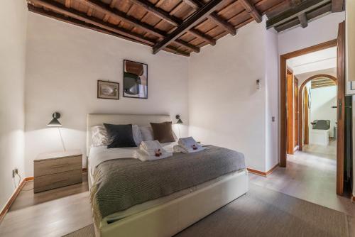 One-Bedroom Apartment image 2