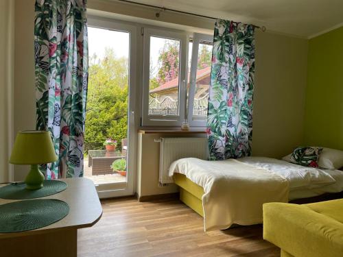 3 twin beds