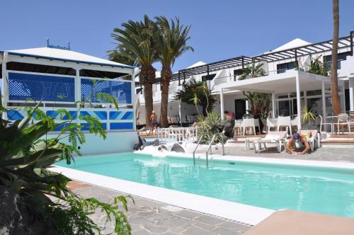 Los Tulipanes - image 3