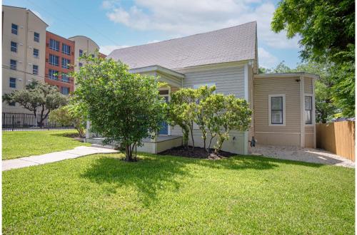 Incredible New 3BR2BA Near Downtown in San Antonio, USA