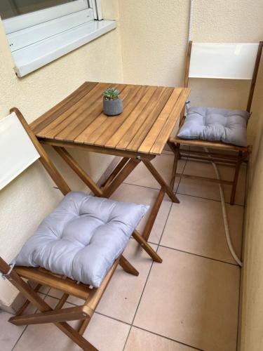 One-Bedroom Apartment image 1