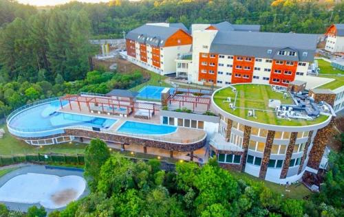 Gramado Golden Resort, apartamento luxo quintuplo – khách sạn tại Grama