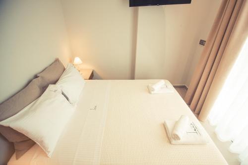 IO Luxury Pool & Hot Tub Suites