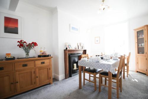 No 10 Treverbyn Road - image 5