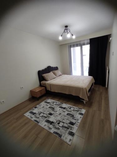 Luxurious 2 bedroom flat with pool and garden.