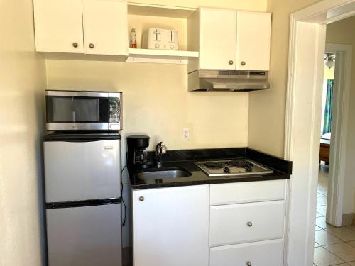 Kitchen, Magic Beach Motel - Vilano Beach, Saint Augustine in Vilano Beach