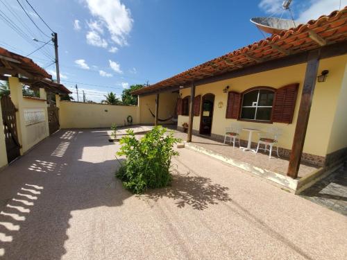 Casa em Condomínio com Piscina Privativa