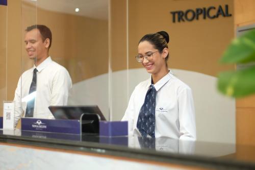 入口, Tropical Executive Hotel in 河濱