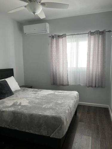 Spacious 1 Bedroom Apartment, With pull out Couch in Cole Bay