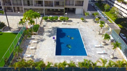 Unwind in Style, Waikiki Sunset Condo with Free Parking