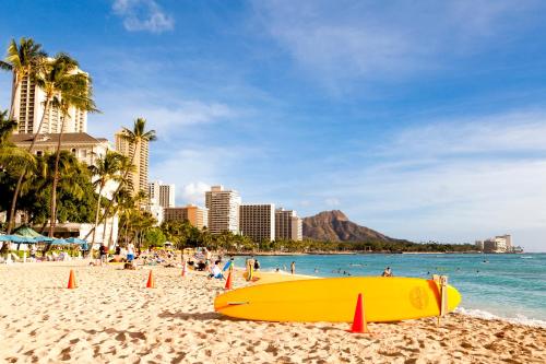 Unwind in Style, Waikiki Sunset Condo with Free Parking