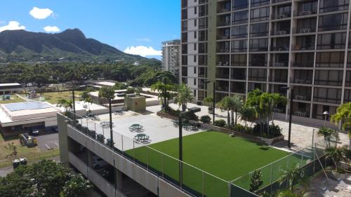 Unwind in Style, Waikiki Sunset Condo with Free Parking