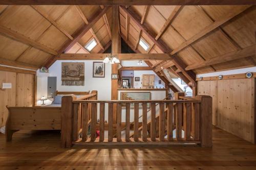 Owl Street Lodge in Hope, Canada