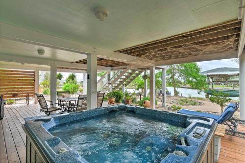 The Salty Lime 1 Canal Front Apt with Dock and Kayak! - image 13