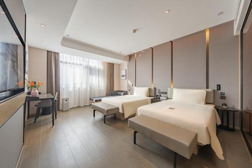 Atour Hotel Kunshan Baoyu Plaza North Changjiang Road