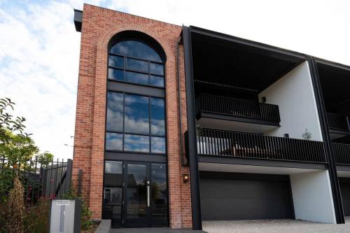 3 Story Townhouse In The Middle Of The City - Apartment - Launceston