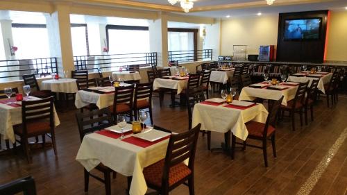 Ramada by Wyndham Houston Intercontinental Airport East - image 2