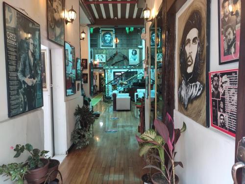 Hotel el Che No apto para corruptos in Azogues