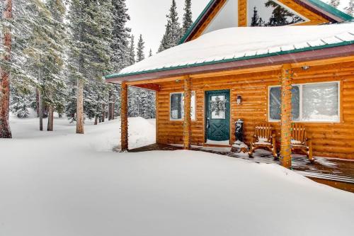 Comfy Mountain Cabin with Privacy and Great Views - Whimsical Hollow in Fairplay, USA
