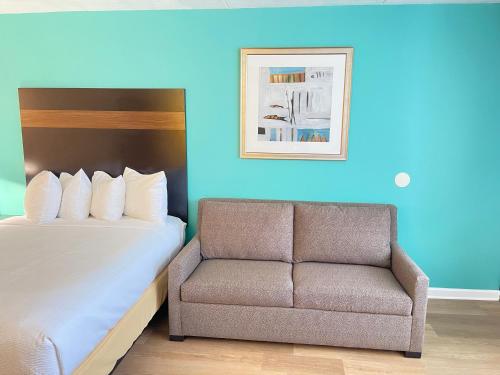 Deluxe Efficiency With Private Balcony image 10