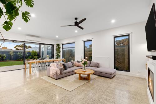 Sensational 4 Bedroom House - Free Parking - Free Wifi - Ocean Grove