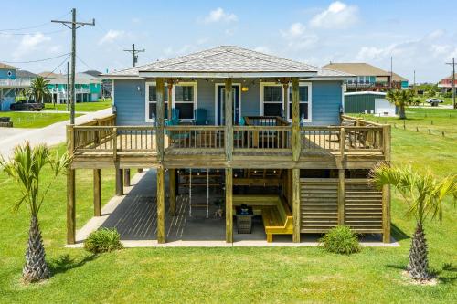 Turtle Sea-Renity Beach Cottage in Crystal Beach, USA