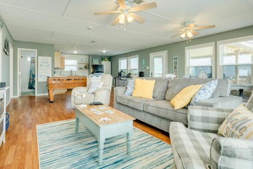 Turtle Sea-Renity Beach Cottage in Crystal Beach, USA