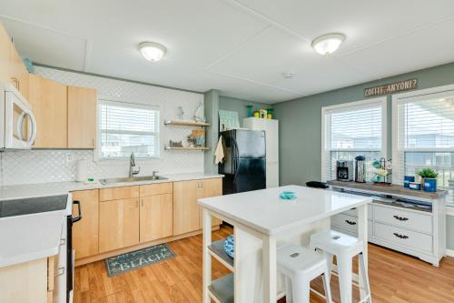 Turtle Sea-Renity Beach Cottage in Crystal Beach, USA