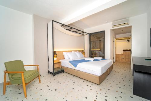 room detail thumbnail 1