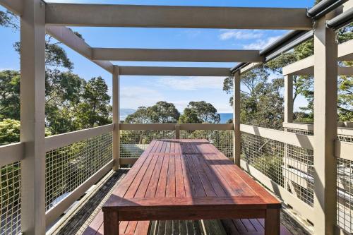 Maddlyn, Lorne