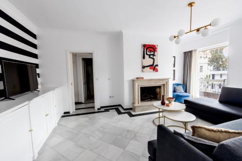 Deco Marble Apt with Acropolis view, Atény
