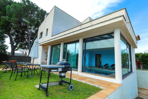 Villa Girasol piscina climatizada Planet Costa Dorada