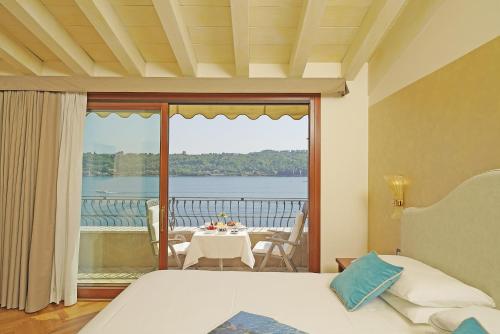 Luxury Double Room with Lake View