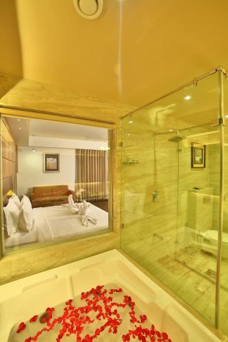 Salle de bain, Hotel G Express in Ahmedabad