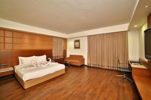 Premium Room with Jacuzzi ( Locals and Unmarried Couples are not allowed) image 8