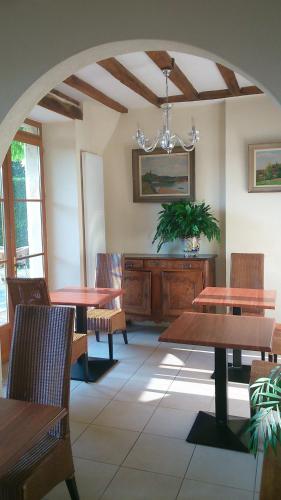 Hotel La Croix De Vernuche - image 5